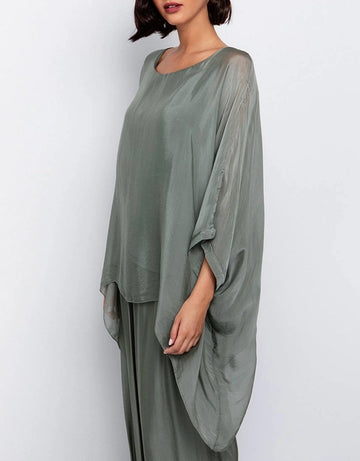 Lorena - laisva šifono palaidinė su plačiomis kelnėmis