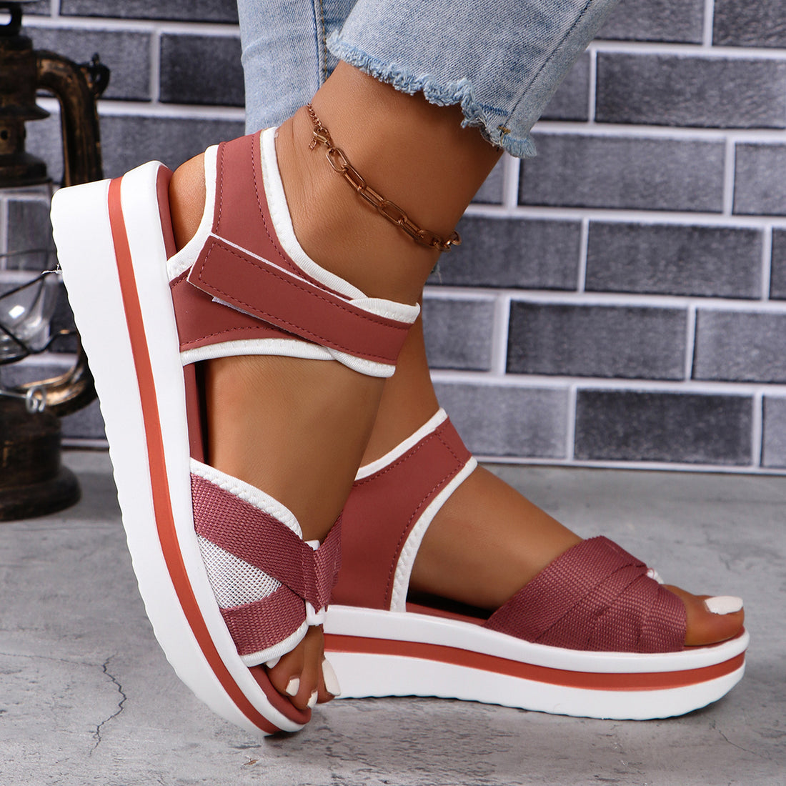 Vasaros basutės su lipukais ir paminkštintu padu